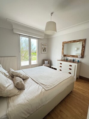 5 chambres, fer et planche à repasser, lit parapluie, Wi-Fi