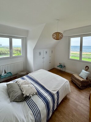 5 habitaciones, tabla de planchar con plancha, cuna de viaje y wifi