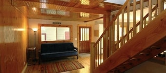 The McCloud Vacation Home on Mt. Shasta Sleeps 10+, Free Wifi
