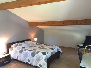 4 chambres, fer et planche à repasser, lit parapluie, Wi-Fi gratuit