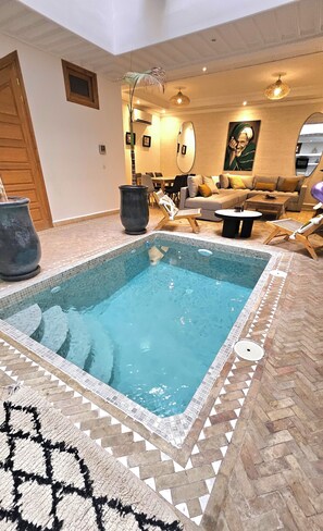 Indoor pool, a heated pool - Riad Melilo heated swimming pool 2 steps from Jeema el Fna square (Marrakech)