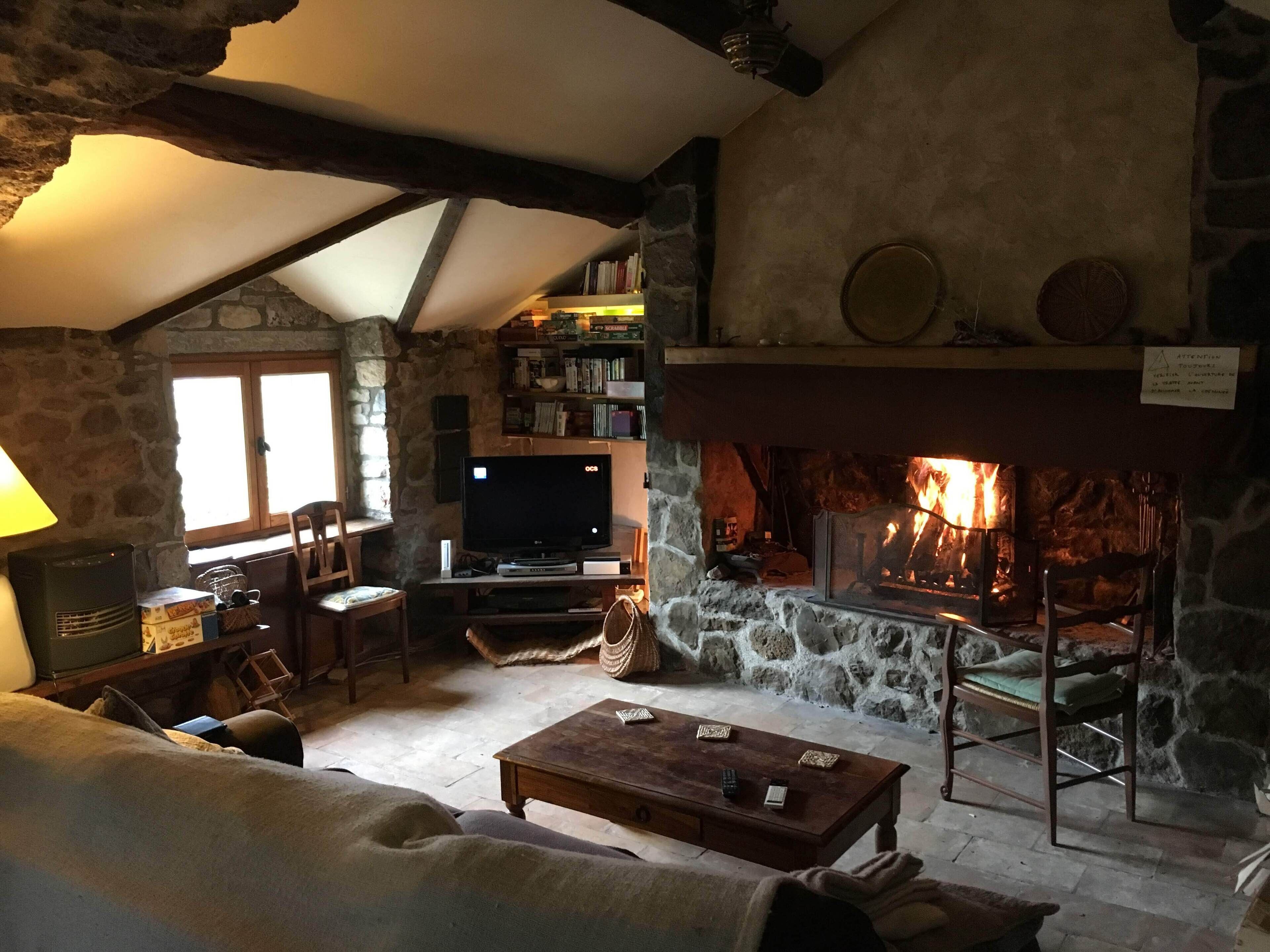 Restored 17th century sheepfold with large grounds and private pool