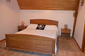 3 slaapkamers, een strijkplank/strijkijzer, wifi
