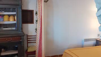 2 chambres, fer et planche à repasser