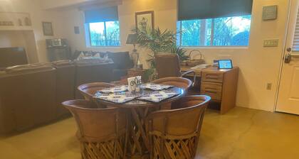 Rauhallinen rauhallinen koti aavikolla