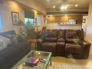 Smart TV, books, stereo - Peaceful Quiet Home In The Desert (Tucson)