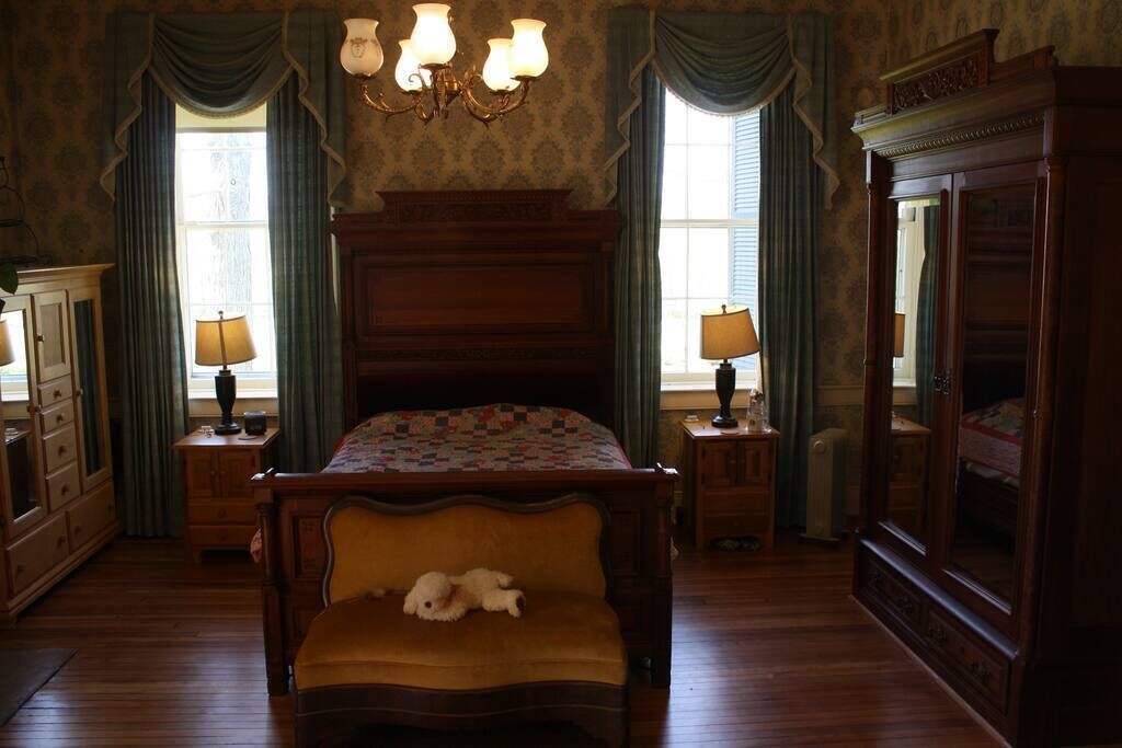 Historic Hideaway 1828 Home 6 FP