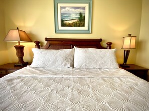 2 bedrooms, iron/ironing board, free WiFi, bed sheets - 3rd Floor Oceanfront, FREE Beach Chairs, 2 KING beds, Water Park, Lazy River (Panama City Beach)