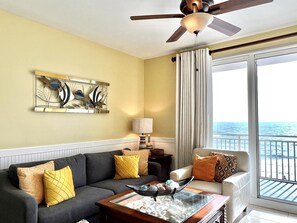 Smart-TV, DVD-spiller, bordtennis og stereoanlegg