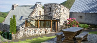 Auvergne Puy de dôme 1140 m calm and relaxation guaranteed heated swimming pool 