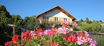 contemporary gite between Ubaye and Durance overlooking the Serre Ponçon lake