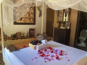 Interior - Studio le petit Marrakech, ILE DE NGOR Private boat swimming pool and Jaccuzi Air conditioning (Dakar)