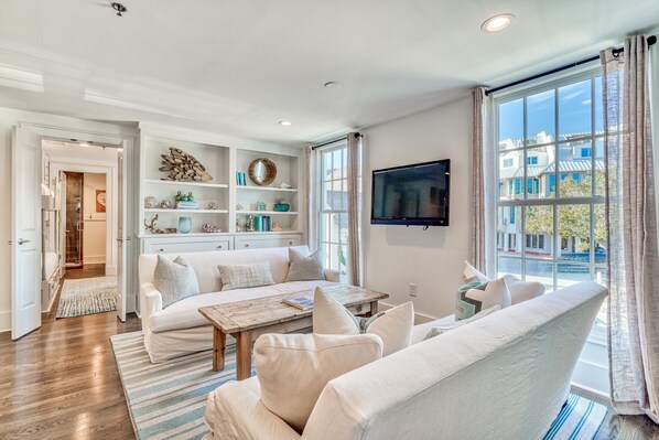 Televisión, reproductor de DVD y videoteca