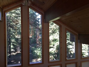Interior - Mountain Escape with Walk-in/Walk-out Snow-Shoe, Biking, Hiking, Tahoe Rim Trail (Tahoe City)