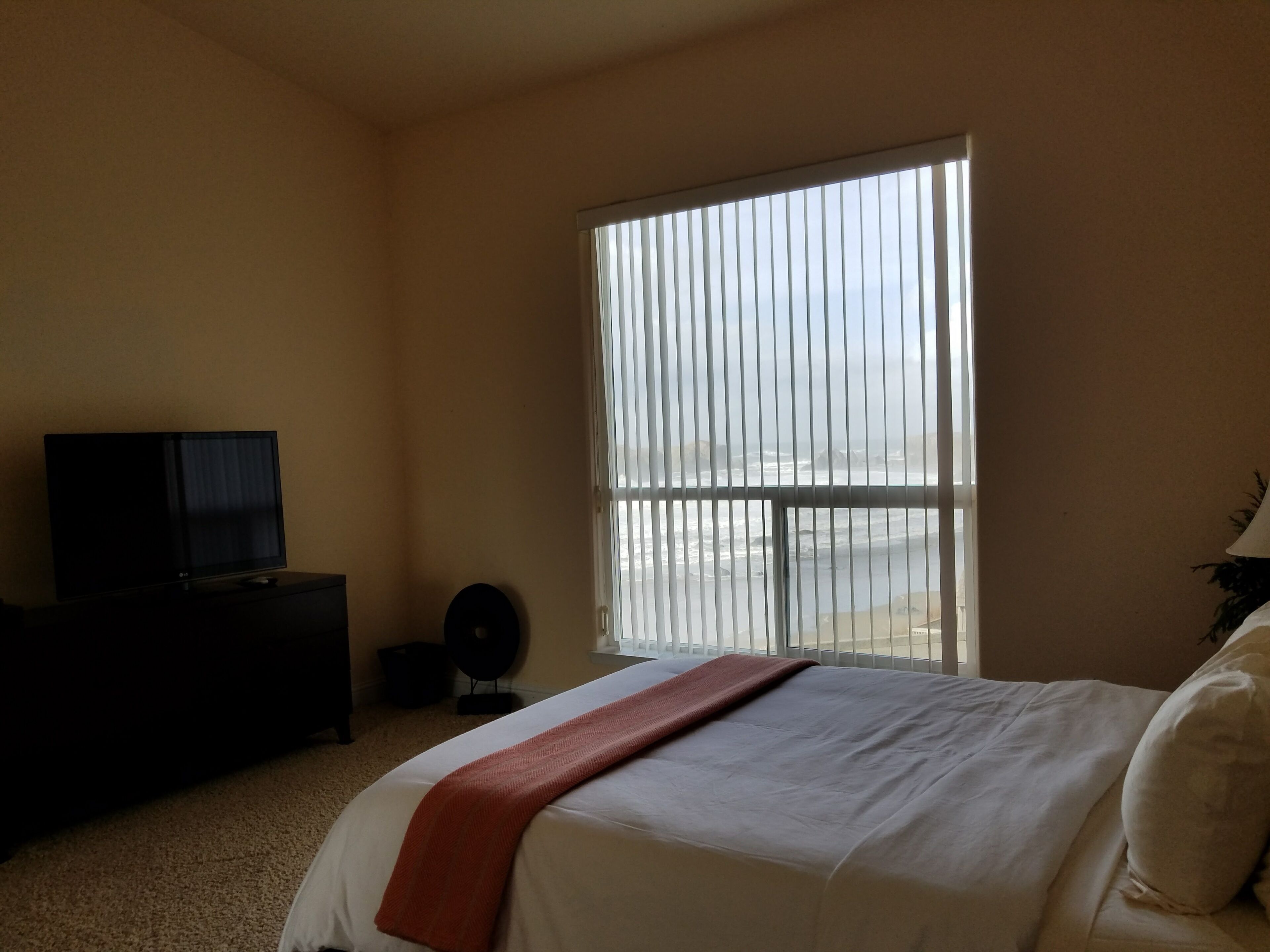 PANORAMIC VIEW OF THE OCEAN LUXURY  HOME 2700 sq/ft 1 level PETFREE