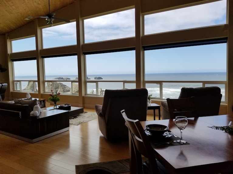 Seabreeze At Facerock :Panoramic View Oceanfront One Level Home Pet Free - Bandon, OR