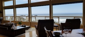 PANORAMIC VIEW OF THE OCEAN LUXURY HOME 2700 sq/ft 1 LEVEL PETFREE