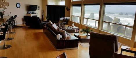 Smart TV, fireplace, DVD player, books