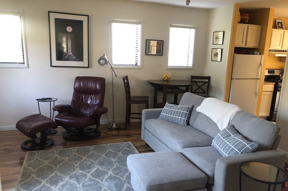 Cozy Quiet Cottage Close to Trails, Wine Country and SF!
