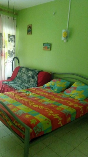 1 bedroom, bed sheets