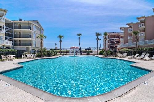 Sun, Surf, Sea!  Great views and ocean breeze from large balcony!