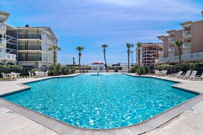 Sun, Surf, Sea! Great views and ocean breeze from large balcony!
