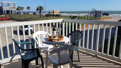  Soleil, Surf, Mer!  Superbes vues et brise de l'océan depuis le grand balcon!