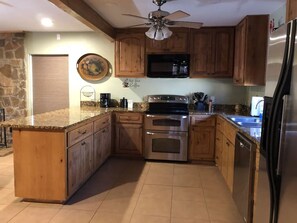 Fridge, microwave, oven, stovetop - House in Texas Hill Country (Tow)