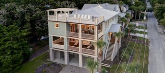 Whispering Palms- The Perfect Beach House! Elevator, Close to Beach