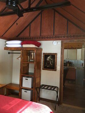 1 chambre, fer et planche à repasser, Wi-Fi gratuit, draps fournis