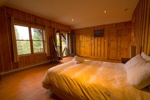 5 bedrooms, iron/ironing board, free WiFi, bed sheets - Woodsy Cabin Mont Tremblant (Lac Superieur)