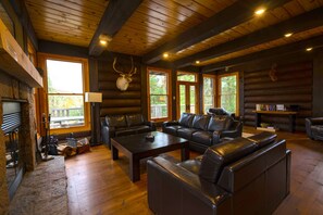 Smart TV, fireplace, DVD player, books - Woodsy Cabin Mont Tremblant (Lac Superieur)