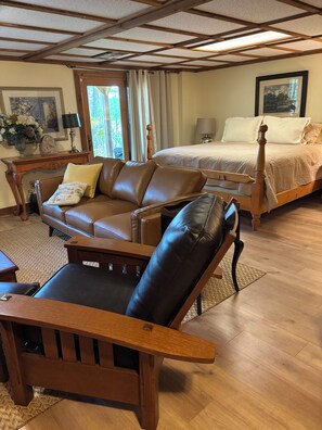 3 bedrooms, desk, iron/ironing board, travel cot - Lake Lanier Escape - Secluded Cabin on Quiet Cove with Two-Story Dock (Dawsonville)