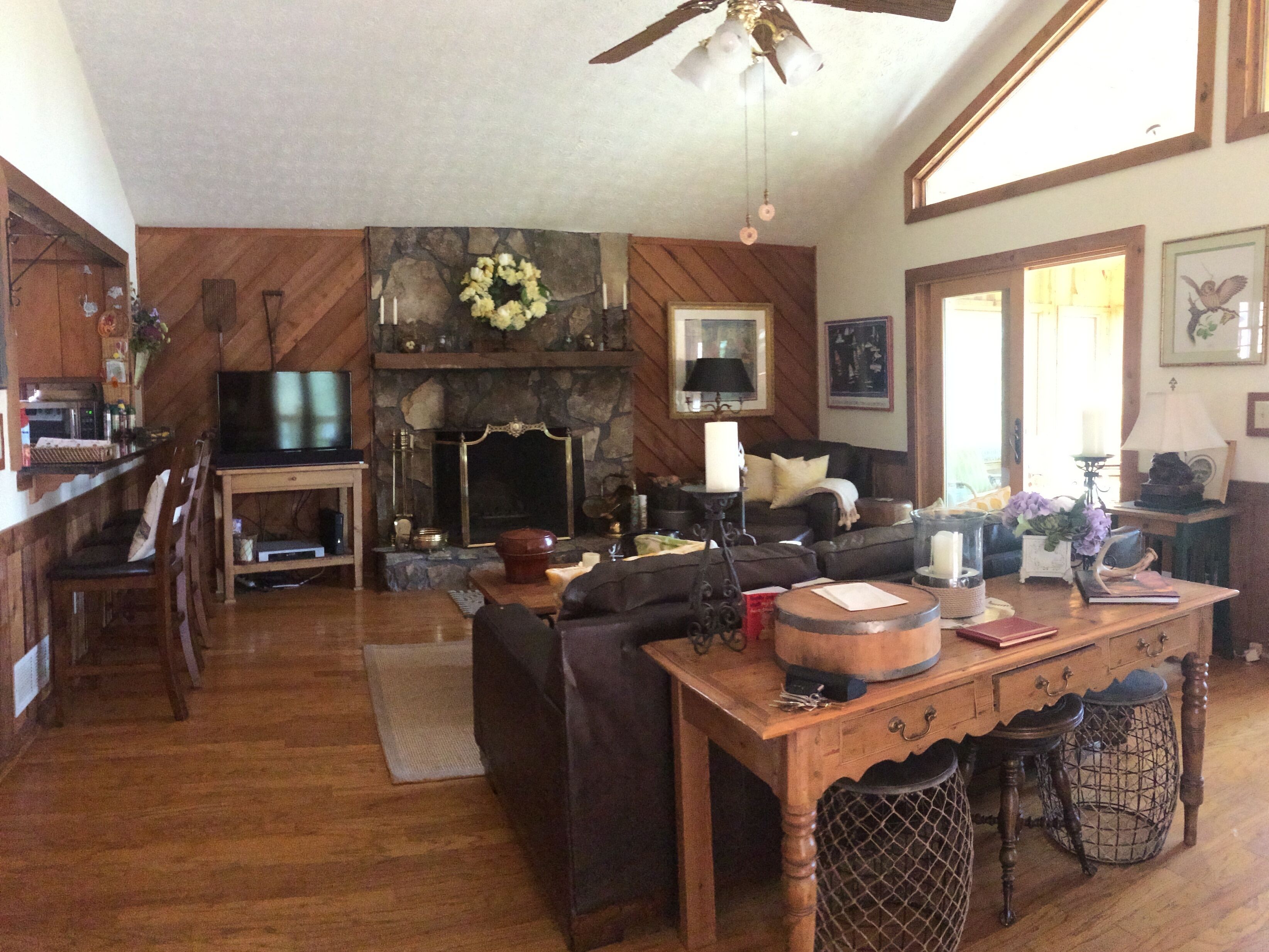  Lake Lanier Escape  with  New 2-Story Dock and recliners, table