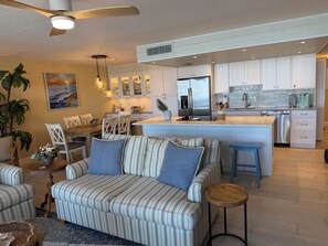 Smart TV, lettore DVD, libri, biblioteca musicale