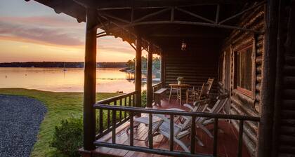 Authentic Log Cabin on Damariscotta River W/ Dock and Moorings