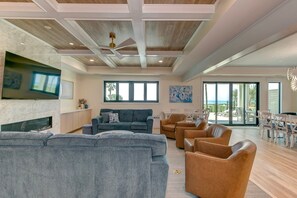 TV - 'Belle Mer'~ OCEAN FRONT, PRIVATE POOL, HOT TUB, ELEVATOR (Isle of Palms)