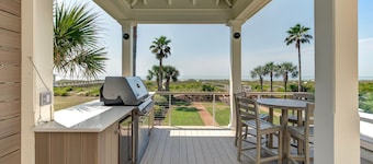 'Belle Mer'~ OCEAN FRONT, PRIVATE POOL, HOT TUB, ELEVATOR