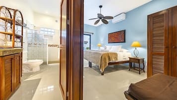 1 habitación, tabla de planchar con plancha y cuna de viaje