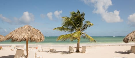 På stranden