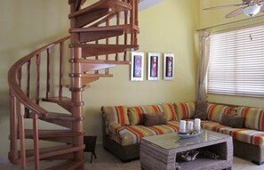 Smart-TV, Videospiele, DVD-Player, Bücher