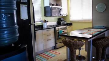 冰箱、微波炉、烤箱、炉灶