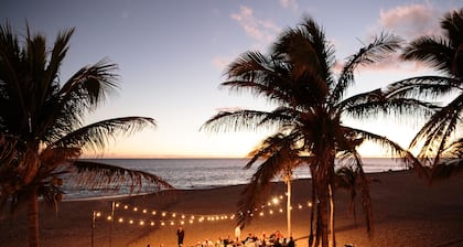 Impresionante finca de 5 dormitorios frente al mar con equipo en el lugar y 7ma noche gratis *!