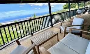 Property grounds - Stunning Ocean Views + Designer Designed Kona Home (Kailua-Kona)