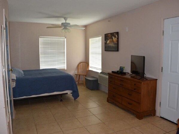 2 bedrooms, bed sheets