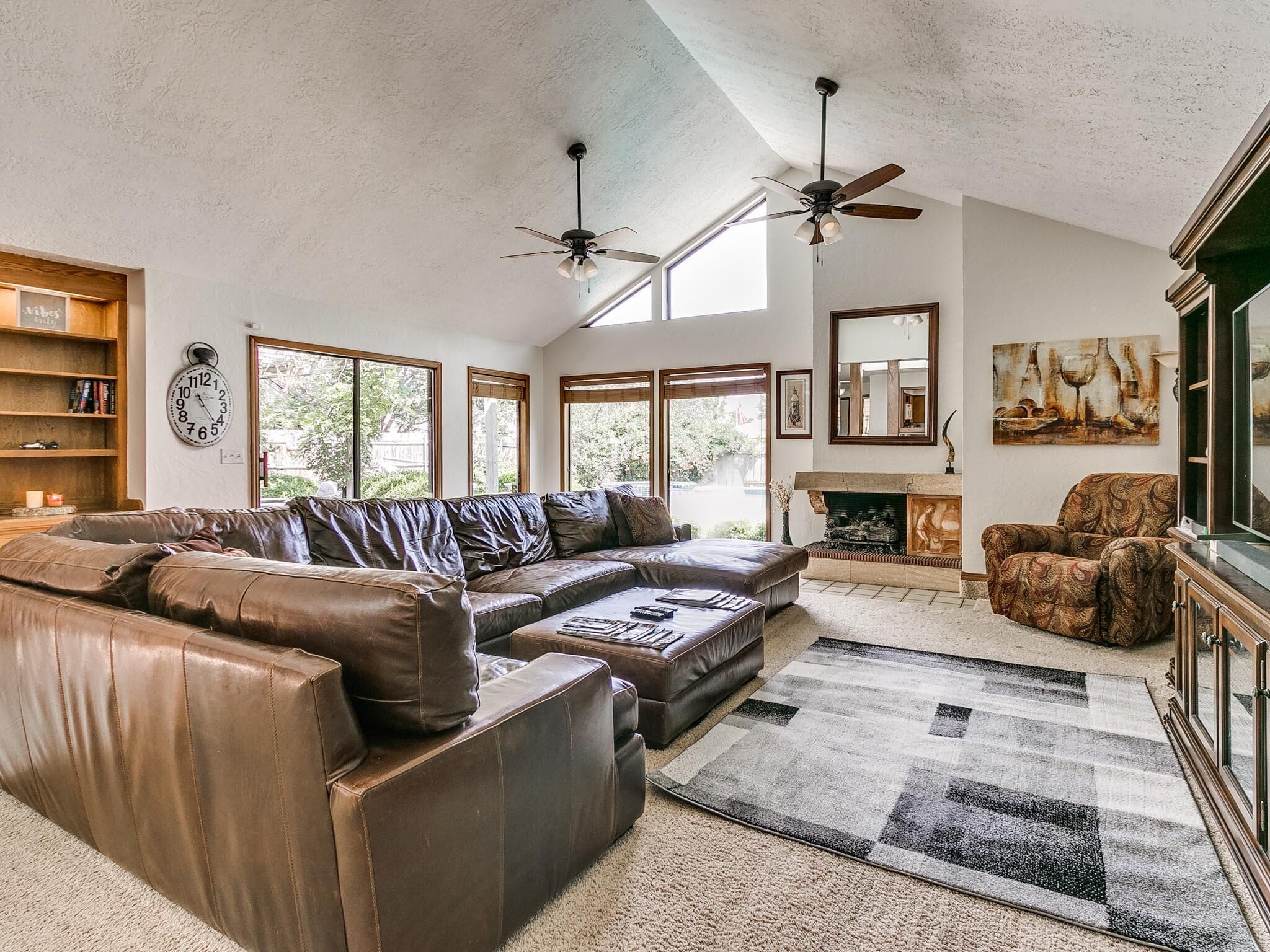 Fun Large 4 Bed/4 Bath w/Pool! Norman/OKC