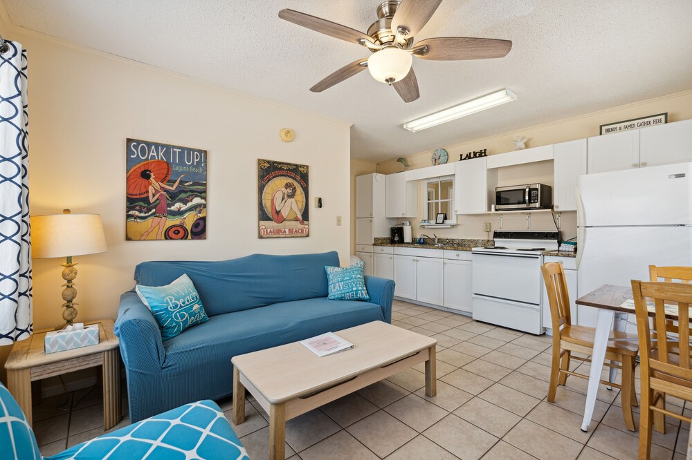 Beach getaway 100 yards from the beach.