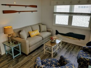 Smart TV, DVD player, books, stereo - Custom Direct Oceanfront Home with 3 Bedrooms, Close Drive to Waterpark (Ocean City)