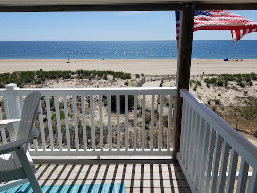 Custom Direct Oceanfront Home with 3 Bedrooms, Summer Open