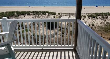 Custom Direct Oceanfront Home with 3 Bedrooms, Summer Open